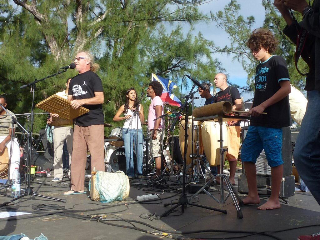 Danyel Waro en concert lors d un kabar a l Etang-Sale La Reunion