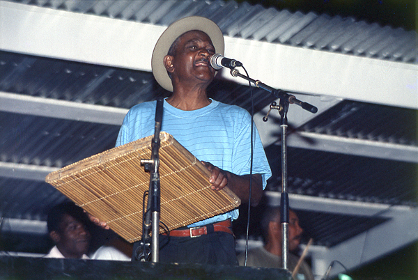 Firmin Viry chanteur de maloya lors de la commémoration du 20 décembre abolition esclavage La Réunion