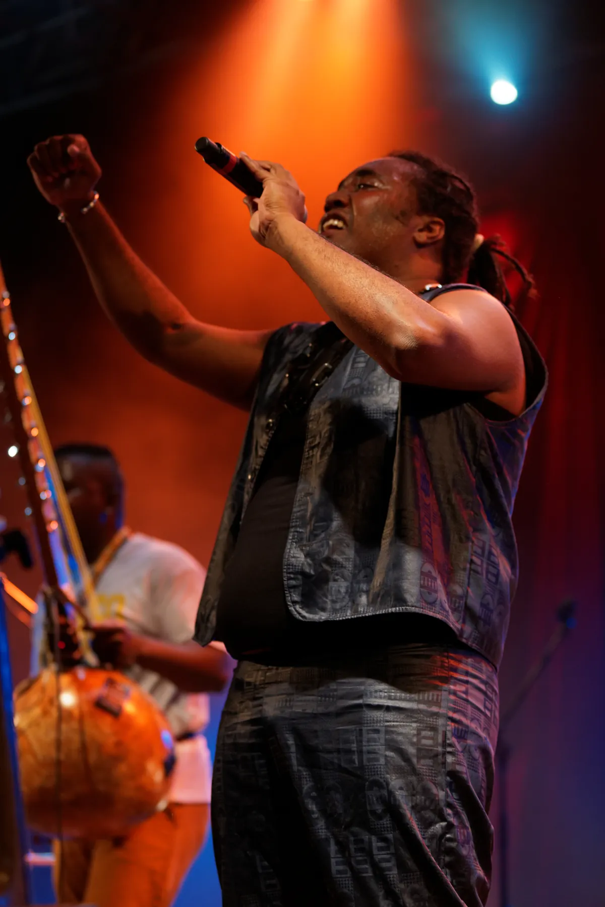 Lindigo en concert de maloya percussif au festival des Vieilles Charrues 2015
